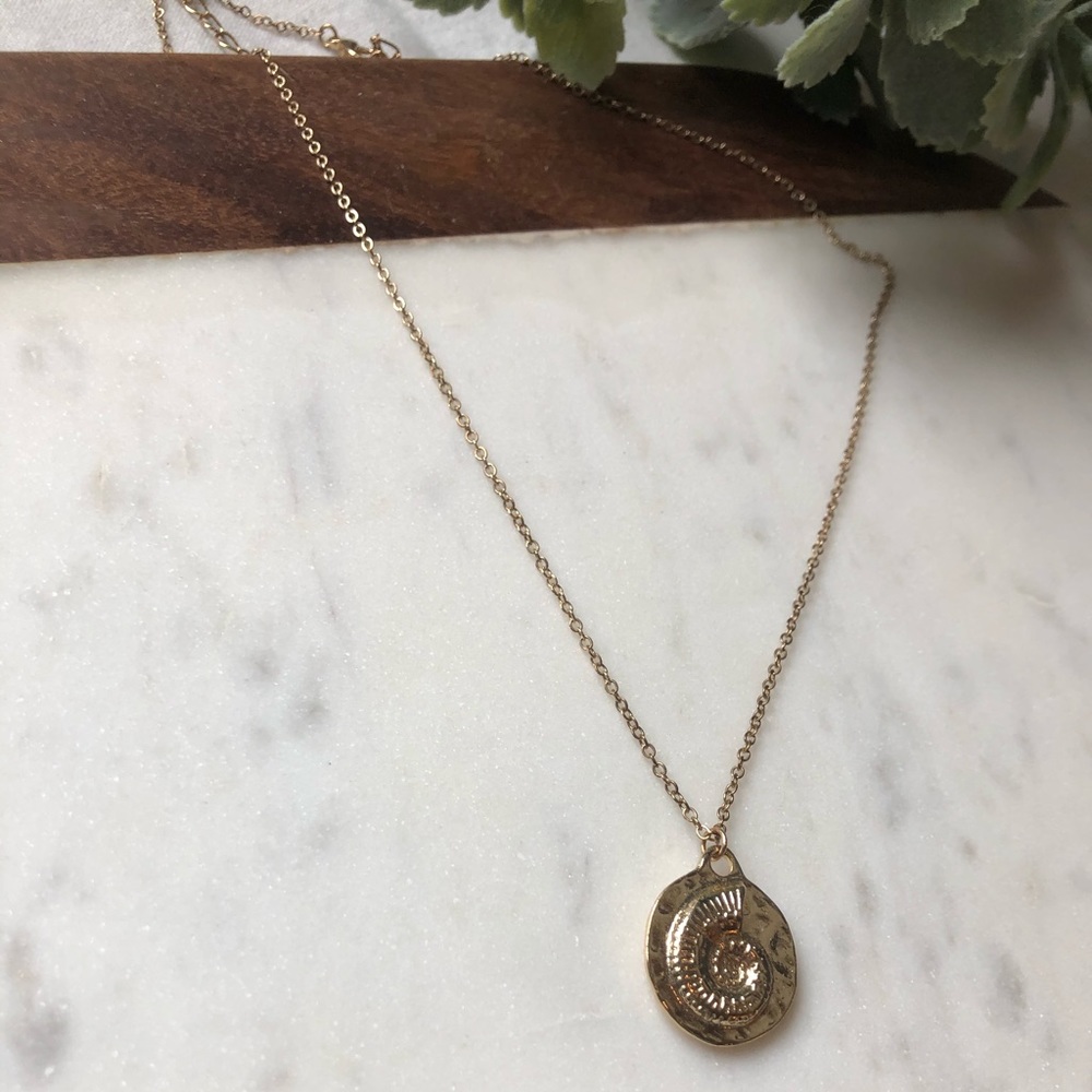 Hammered Seashell Pendant Necklace - Picture 3 of 6